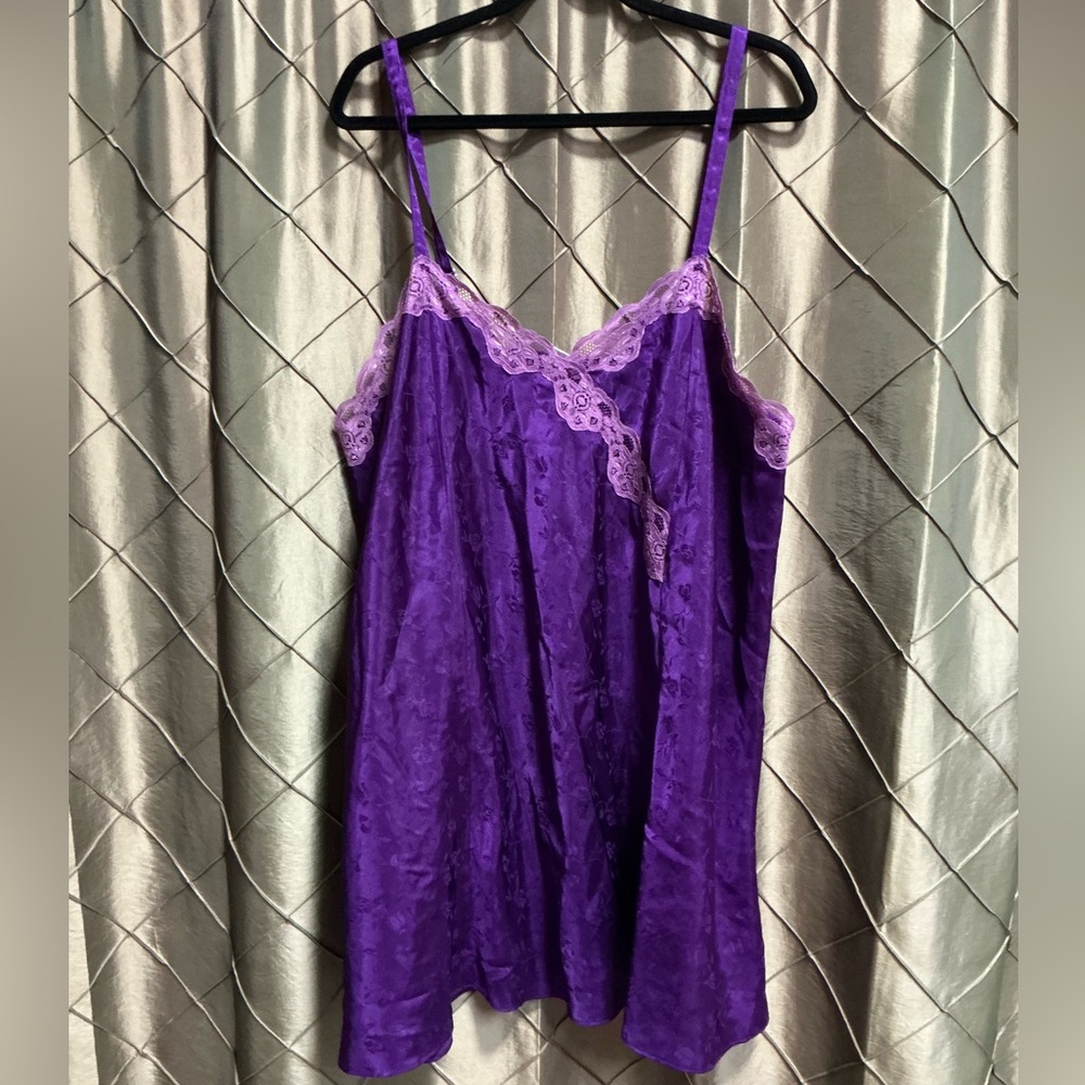 EUC- Vintage Full Figure Night Chemise / Slip